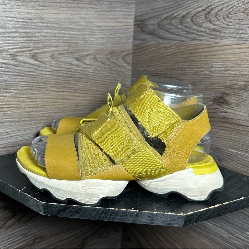 Sorel kinetic impact sporty sandals yellow - Picture 3 of 7